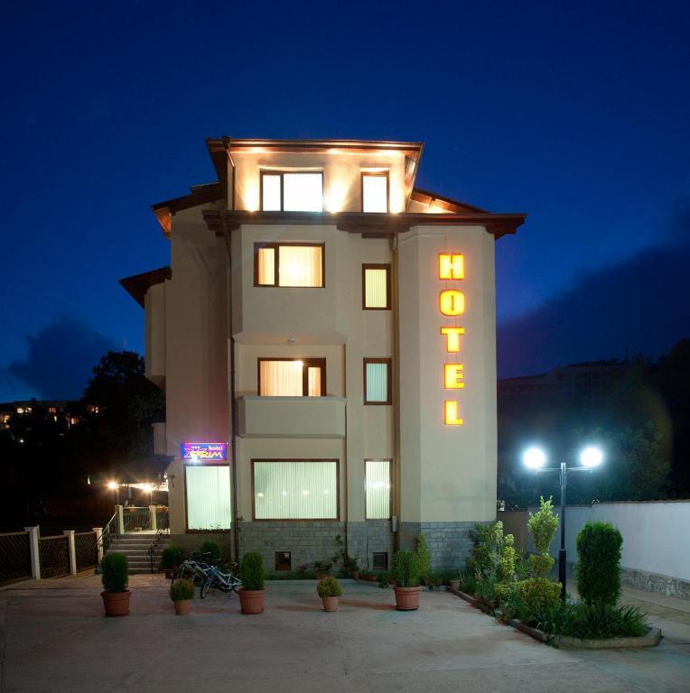 Family Prim Hotel Sandanski Exterior photo