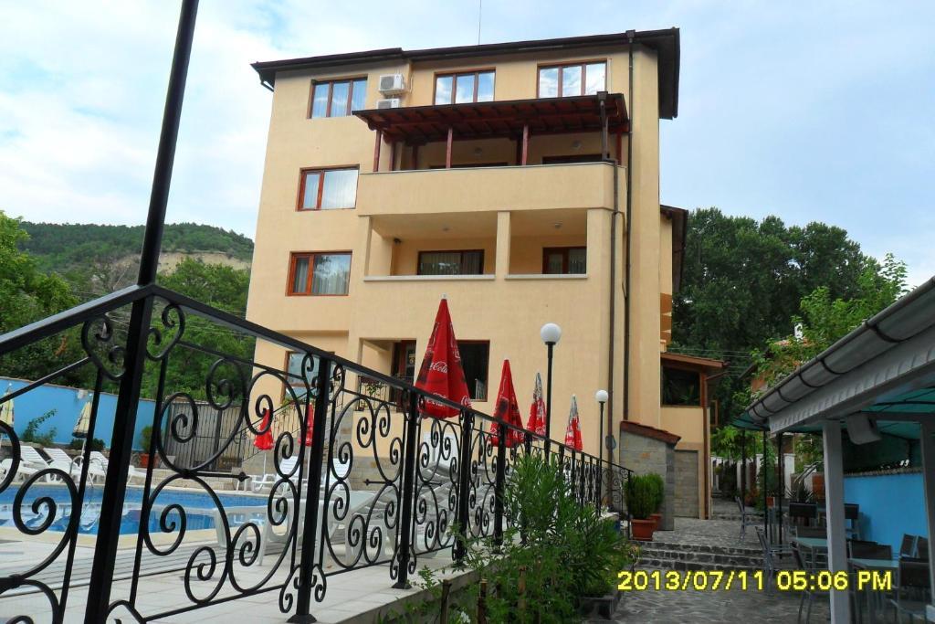 Family Prim Hotel Sandanski Exterior photo